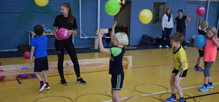 Spiel und Spaß beim Handball: Grundschulaktionstag an der GS Hellern